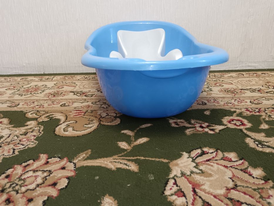 Продам шезлонг и ванну с подставкойй