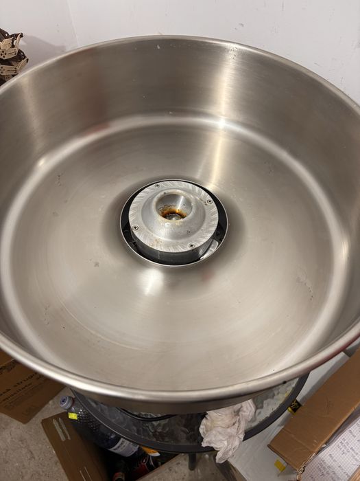 Vand masina profesionala pentru facut vata de zahar