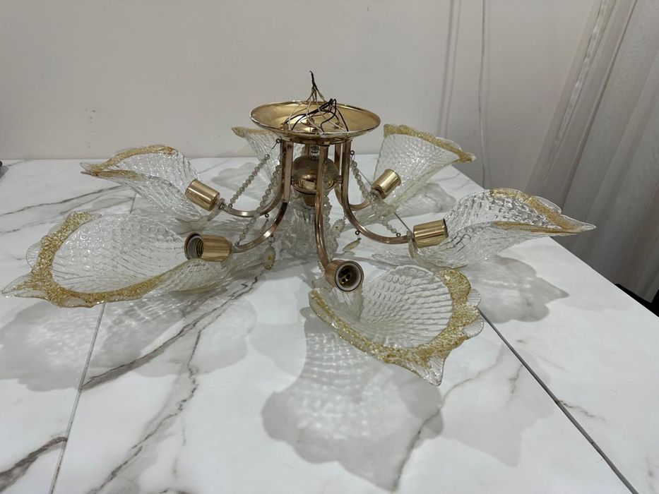 Люстра продам быстро