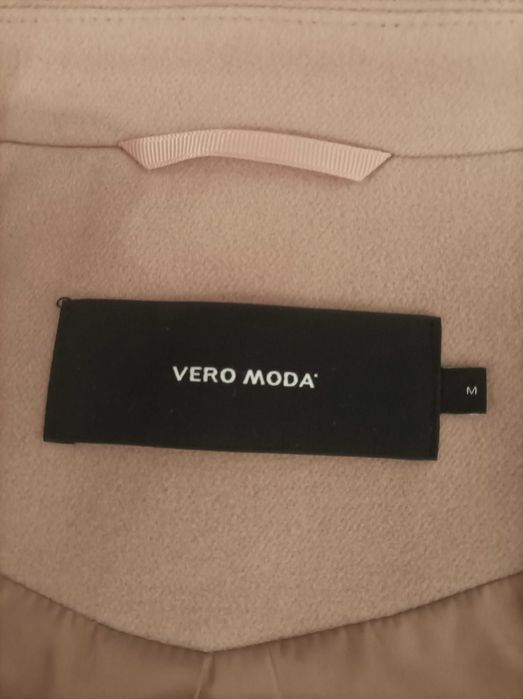 Палто продаваме женско палто