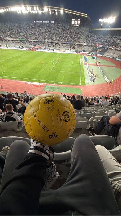 Minge semnata de jucatorii de la U cluj