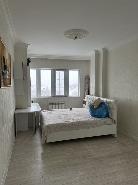 Стол за 150000 стуля по 15 тыс