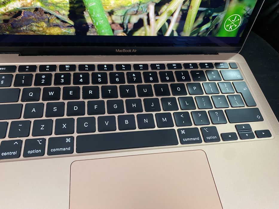 MacBook Air 14-inch/ M1 / 8 Gb RAM / 256 Gb / Starlight / Ca nou