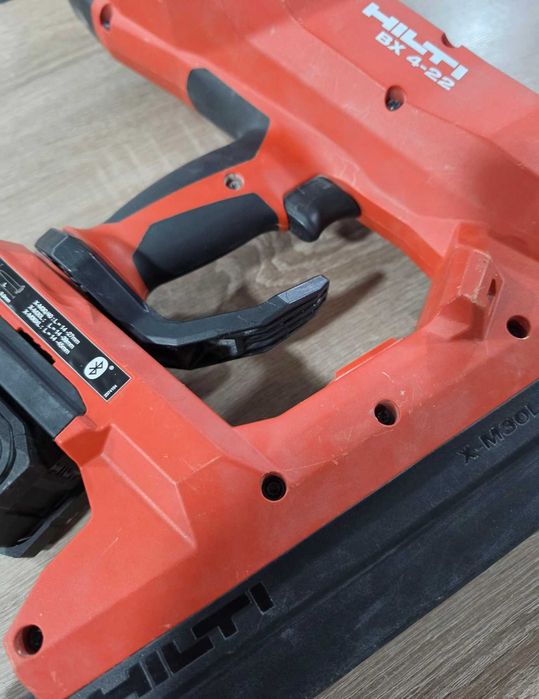 Акумулаторен пистолет за пирони в бетон Hilti BX 4 22