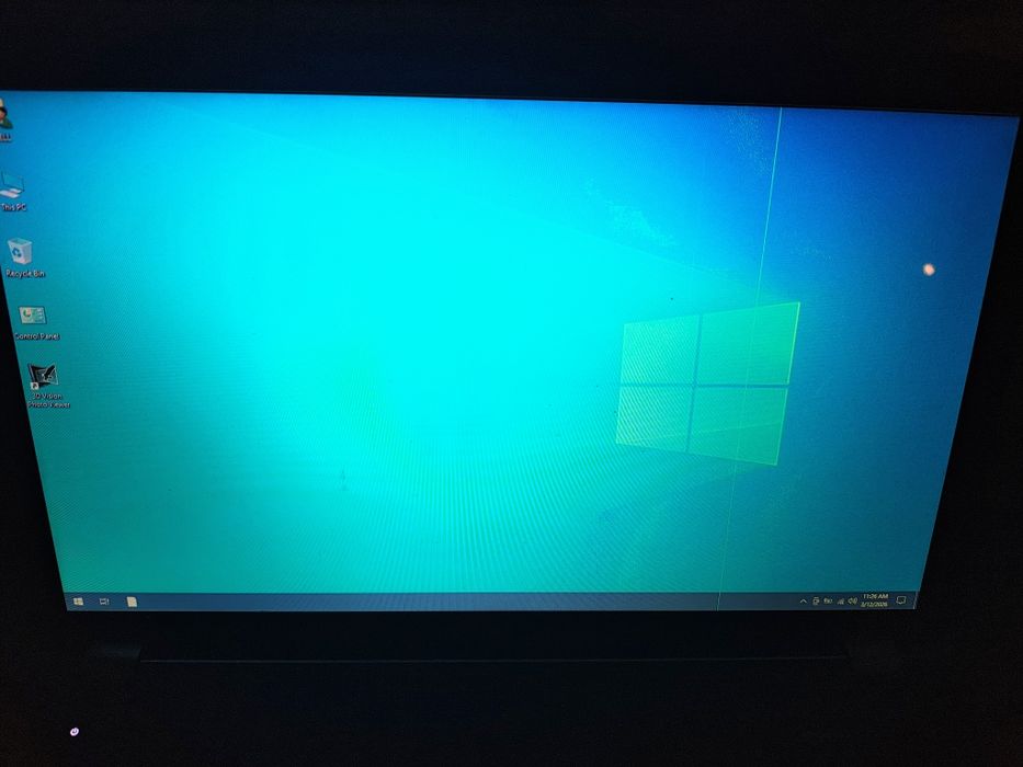 Vând laptop HP Pavilion  17 - bs0xx - AMD E1- 4gb RAM - 180ssd -