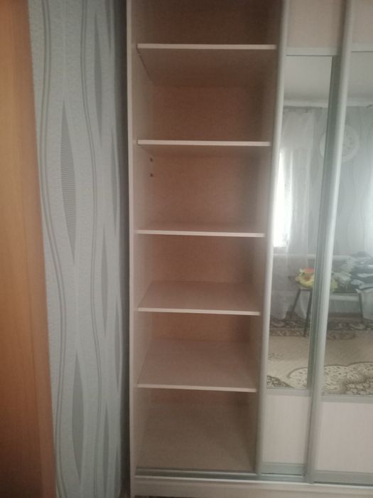 Продам Шифоньер с зеркалом