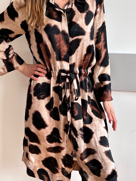 Страхотна женствена секси рокля на бутиковия бранд Karmamia