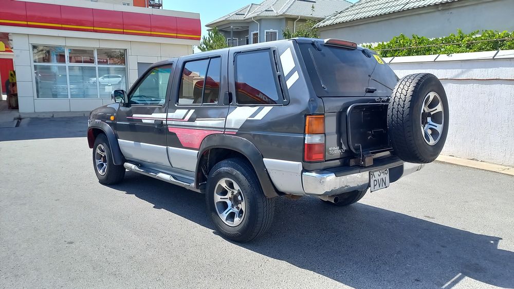 Ниссан Террано 1995 года