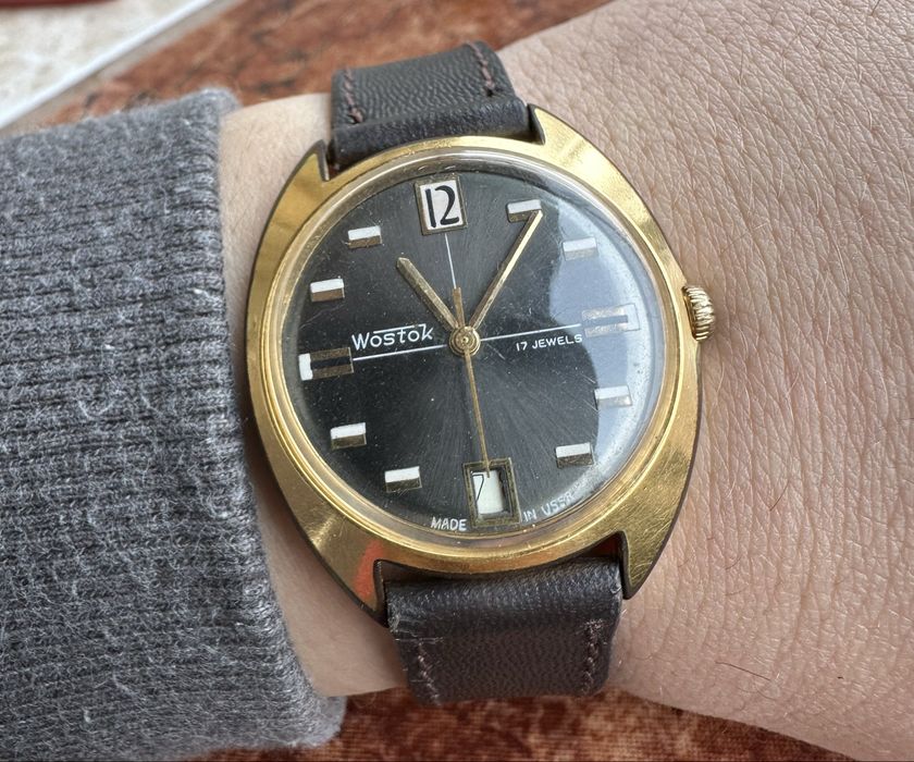 Сьветски механичен позлатен аи 10 часовник Восток,70 години