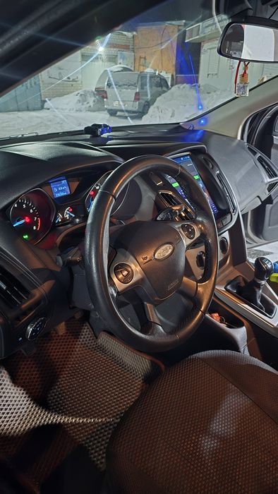 Продам форд фокус 2012год