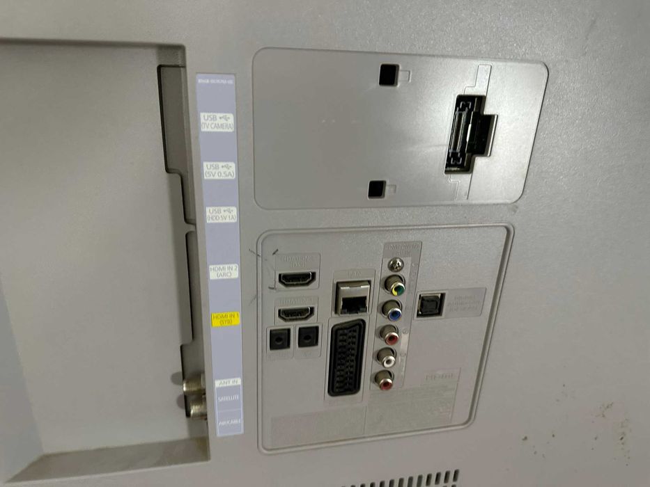 samsung 55 de culoare alb lucios fata mat spate lateral unghi inchis