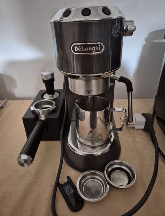 Espressor De’Longhi Dedica Arte EC885.GY – 15 bari – stare foarte bună