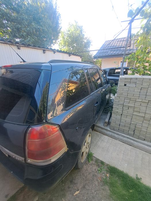Vând Opel Zafira