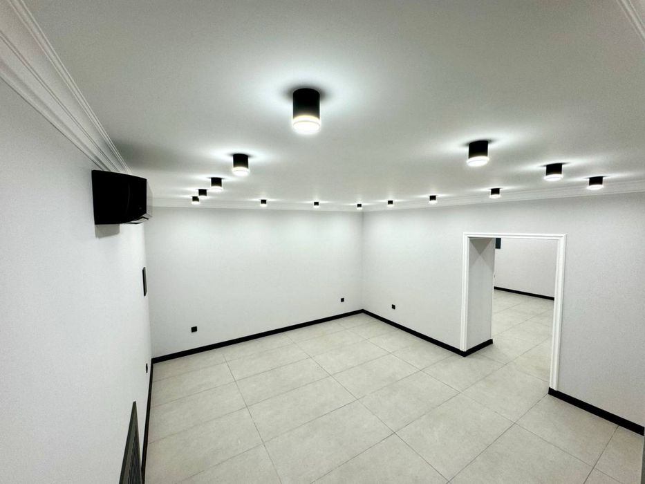 Продается нежилое помещение вдоль дороги 150м2 - ЦУМ | 110 школа