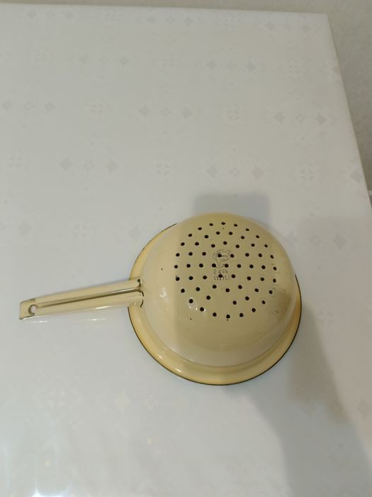 Продам дуршлаг, сахарница,стаканы
