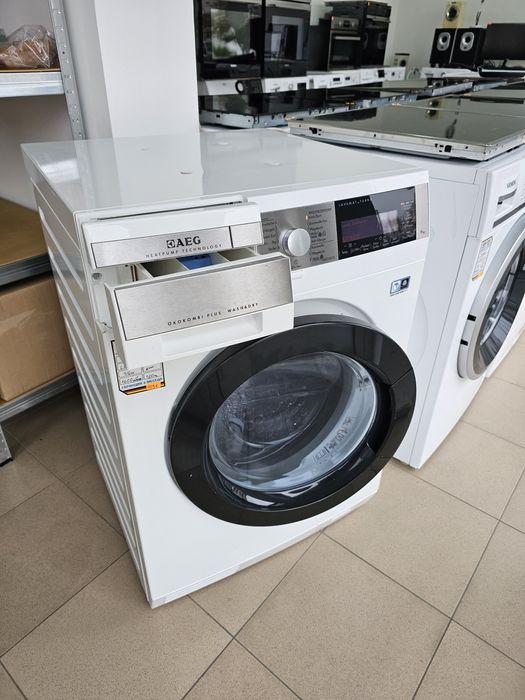 Пералня със сушилня с термопомпа AEG