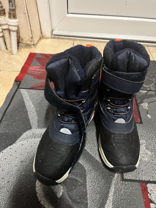 Cizme baieti in stare buna