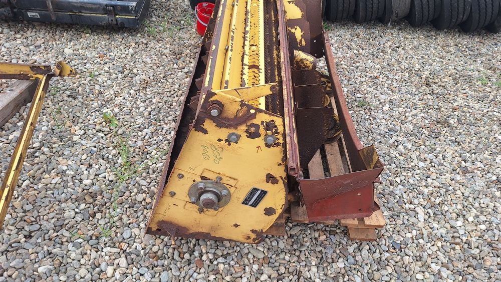 Tocator paie combina New Holland 8070