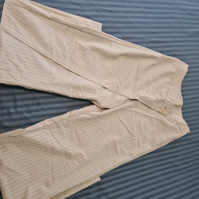 Лек панталон в бежаво