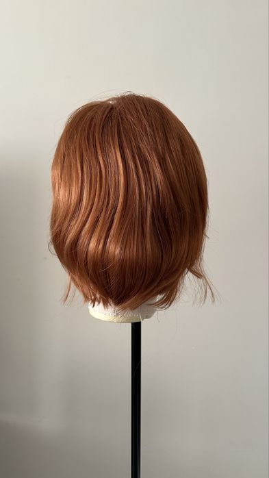 Къса обемна рижава перука