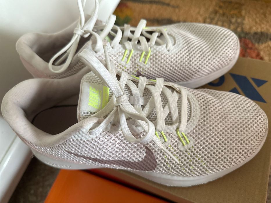 Дамски маратонки Nike