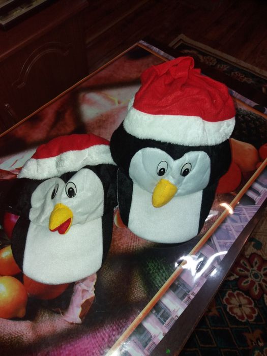 Шапки- пингвины.