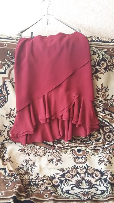 Бордовая юбка с кофточкой.