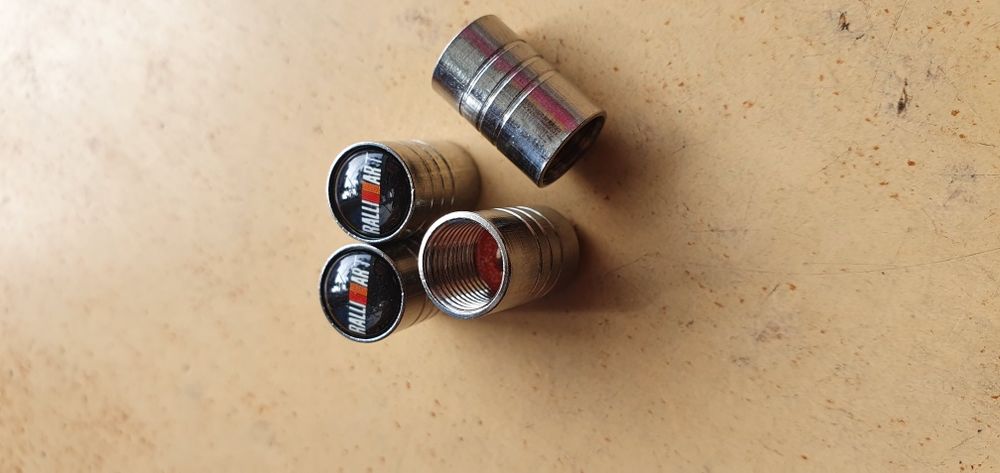 Capacele metalice anvelope. Modele deosebite.