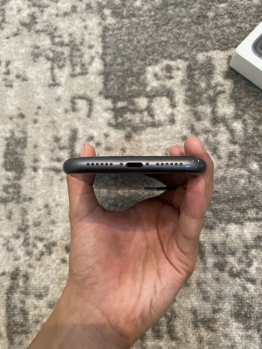 Iphone 11 в идеальным состояние с коробком