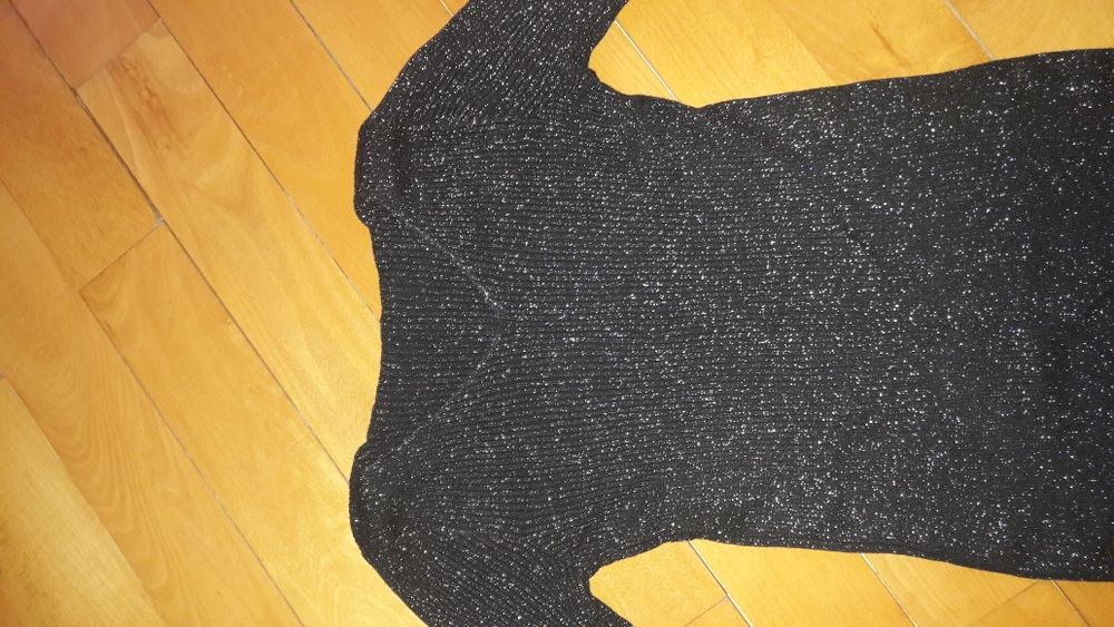 Rochii si colanti din piele