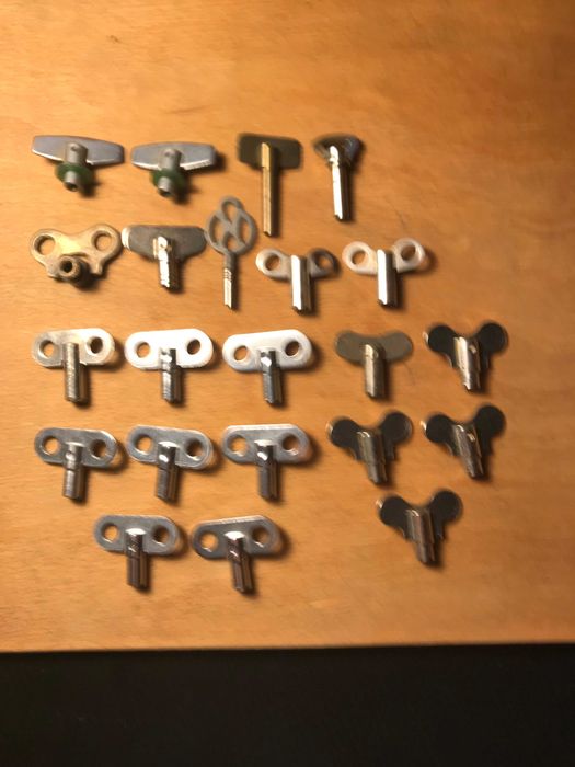 Пружини и части за часовници