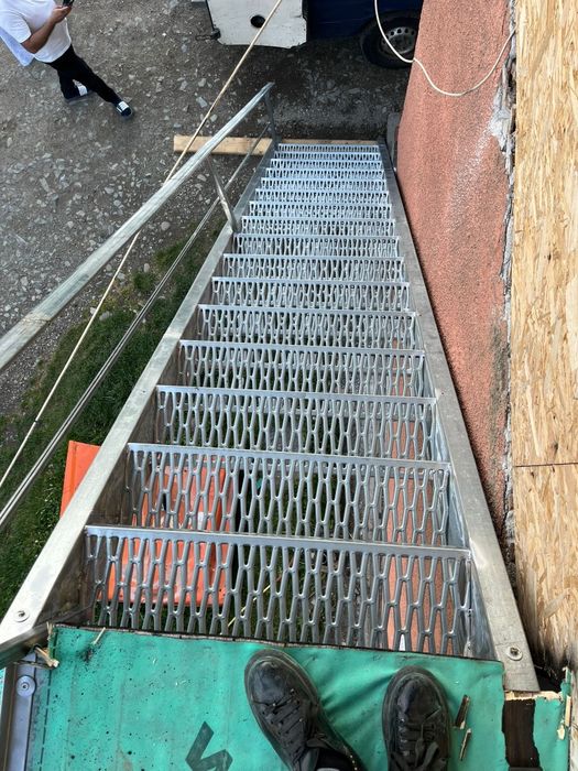 Scări metalice zincata