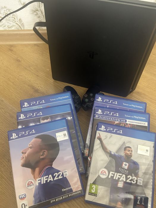 PS4 в хорошем состоянии