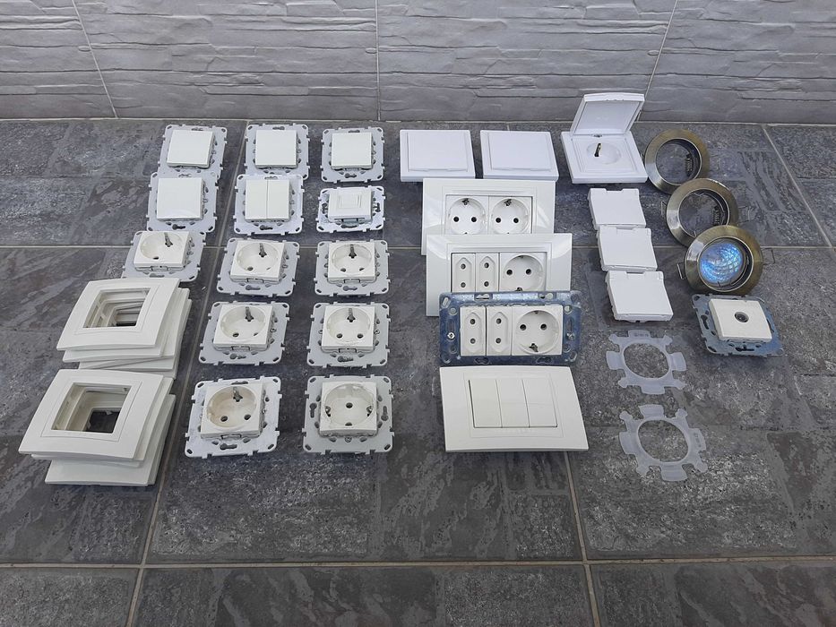 Контакти и ключове Schneider Electric Сешоар Johnson SHAVER 800 W