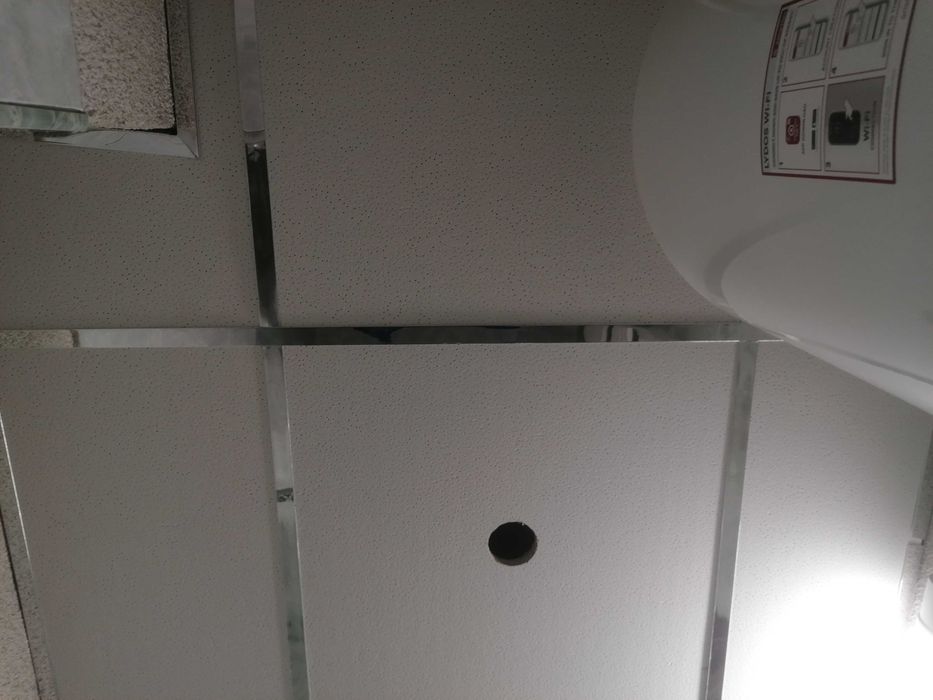 Окачени тавани за баня. Минерал фазерни плоскости 95% влагоустойчивост