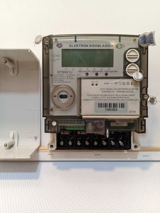 220V, 380V. Hisoblagich. Счетчик электроэнергии.