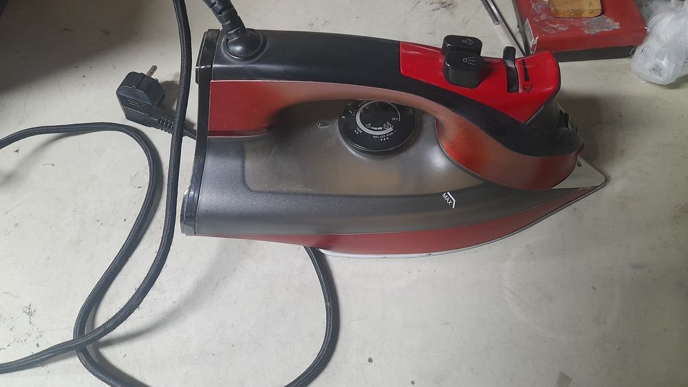 Продам утюг Артель