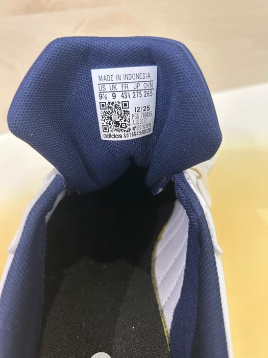 Продам новые кроссовки Adidas оригинал
