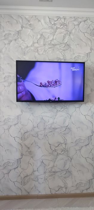 Продается оригинал телевизор  LG 43