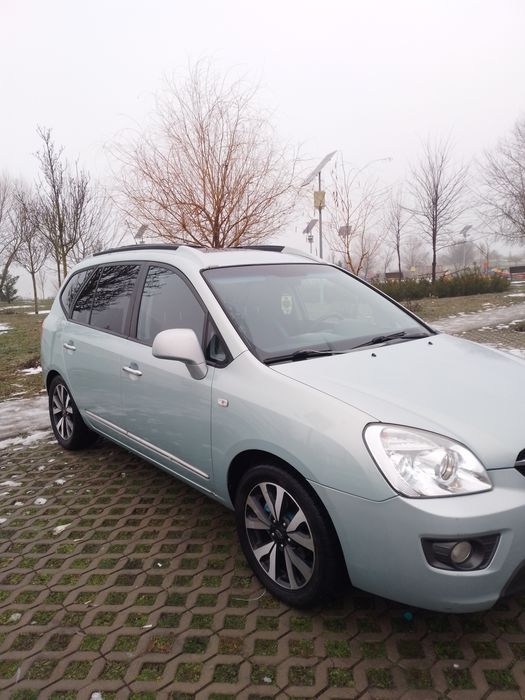 Vând kia carens 2008