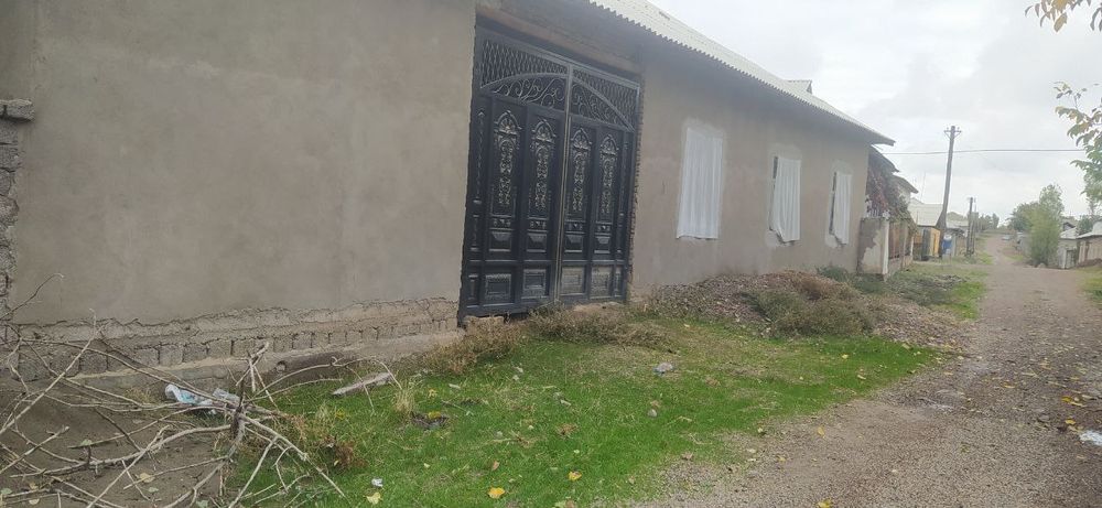 Uy sotiladi srochno Tashmorya suv ombori yaqinida qurilib bitkazilgan
