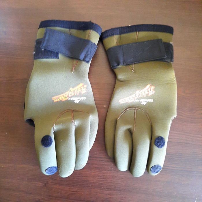 Продавам кожени маратонки (обувки) калцуни и ръкавици за зимен риболов