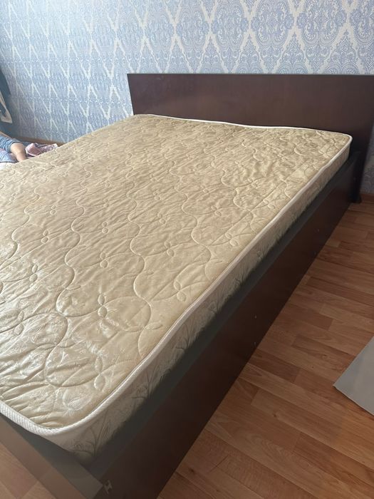 Продаётся спальная кровать двухместная