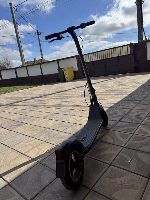 Vand trotineta electrica  in stare perfecta folosita foarte putin