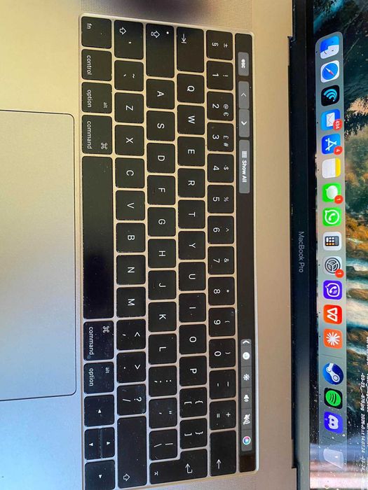 MacBook Pro 15" (A1707) – Изключително запазен + Пълен комплект