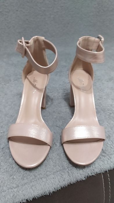 Vând sandale dama,nr 37