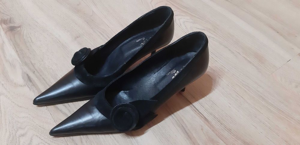 Обувки ЕСТЕСТВЕНА Кожа! Декорирани с Красиво Цвете от Набук! НОВИ! №36