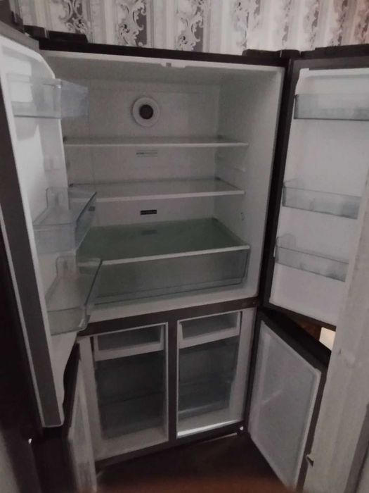 продам большой  четырехдверный холодильник
