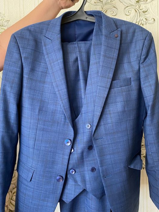 "Продаём! Стильный костюм в размере 46