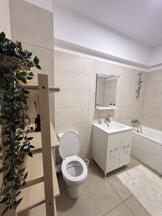 De inchiriat ap cu 2 camere cu loc de parcare rond Cristalului